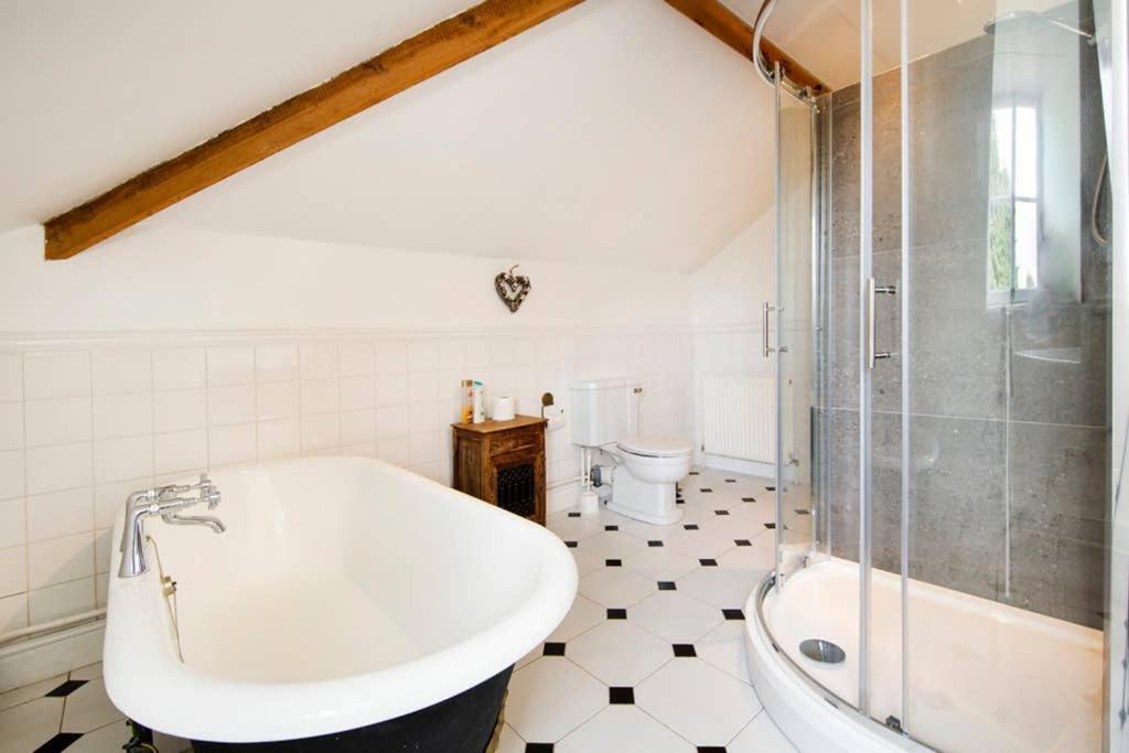 Clifton Spacious 3 Bed & Parking - Simplycheckin Apartment *