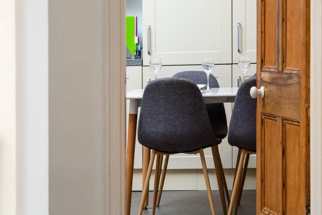 Clifton Spacious 3 Bed & Parking - Simplycheckin Apartment