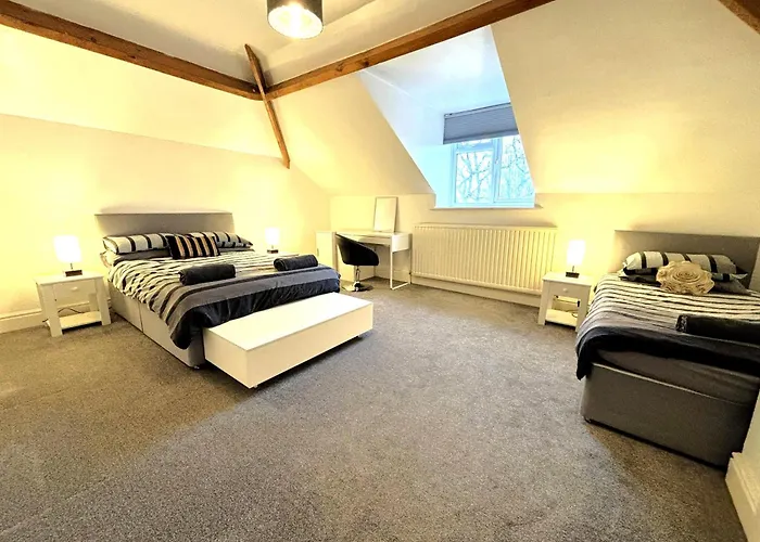 Clifton Spacious 3 Bed Apt & Parking - Simplycheckin