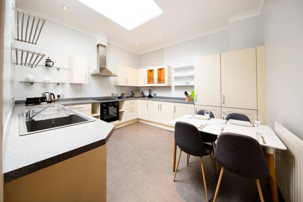 Clifton Spacious 3 Bed & Parking - Simplycheckin Бристоль
