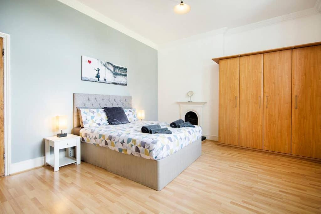 Апартаменты Clifton Spacious 3 Bed & Parking - Simplycheckin Бристоль
