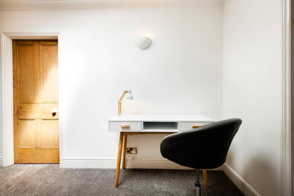 Clifton Spacious 3 Bed & Parking - Simplycheckin *