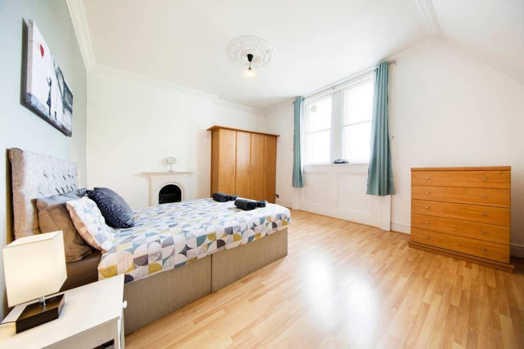 Апартаменты Clifton Spacious 3 Bed & Parking - Simplycheckin