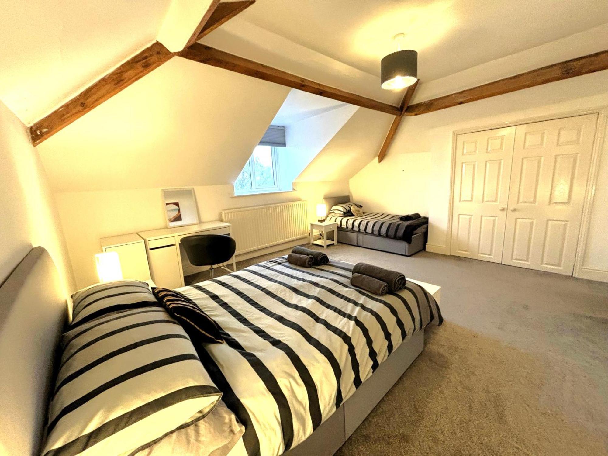 Апартаменты Clifton Spacious 3 Bed & Parking - Simplycheckin *
